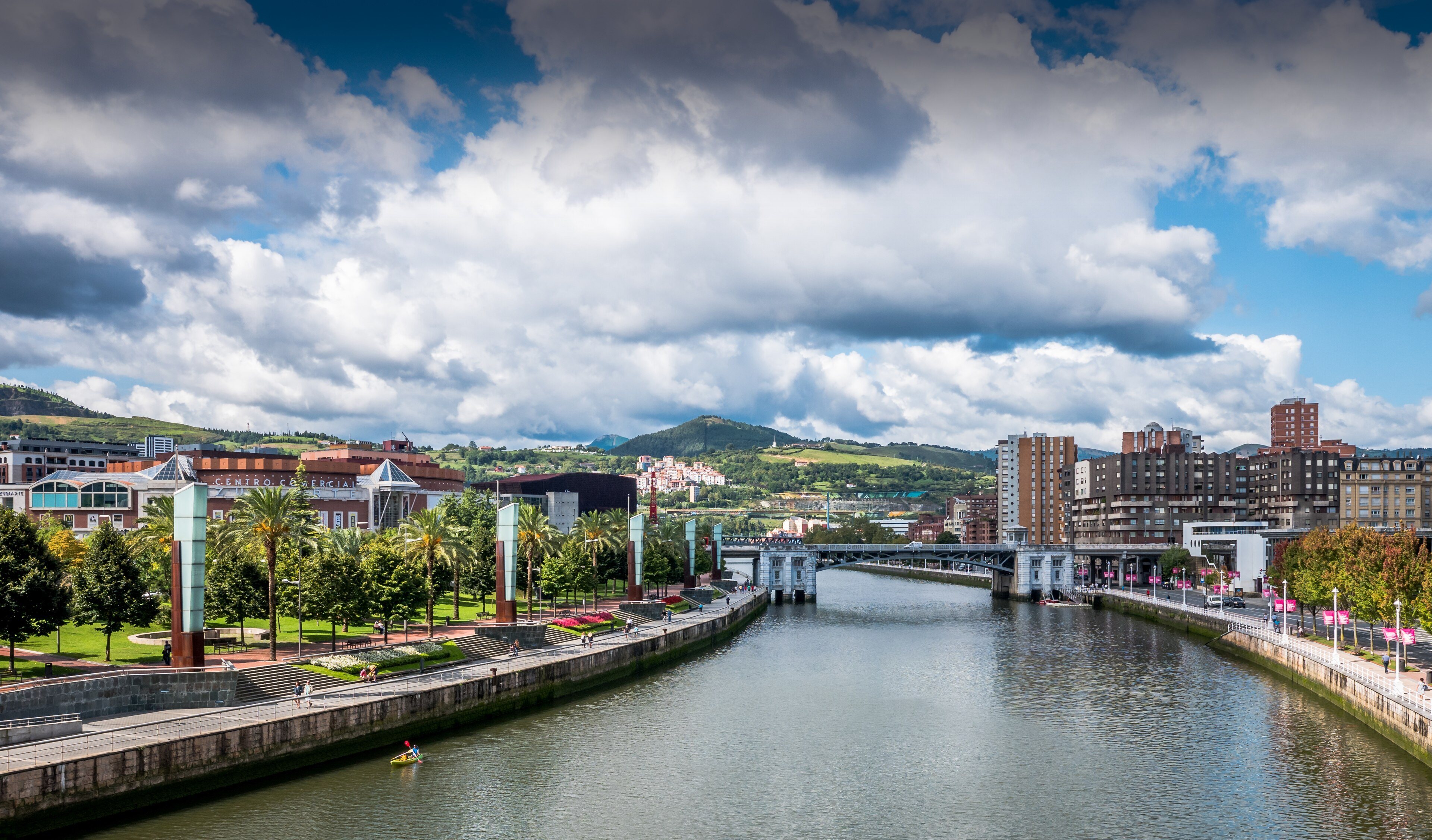 El puente de Deusto sobre la ría